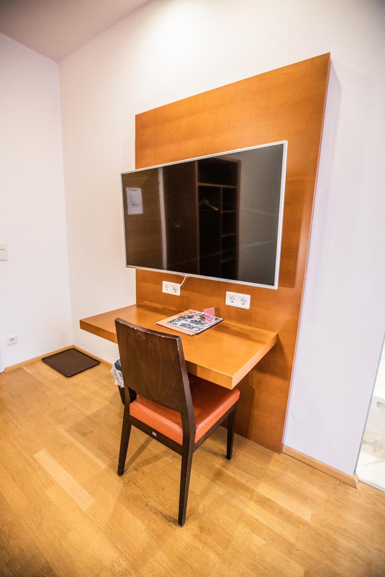 Hotel Stadt Wien Bad Schallerbach Bagian luar foto