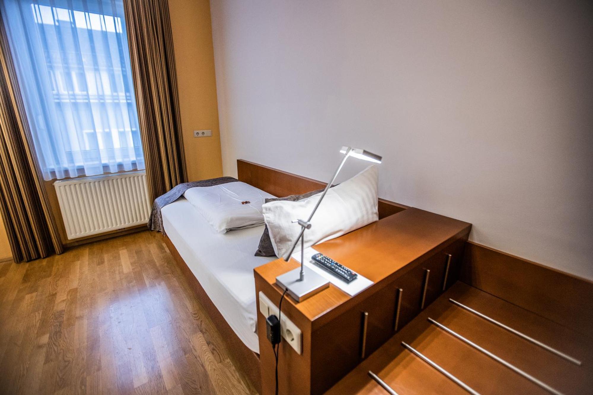 Hotel Stadt Wien Bad Schallerbach Bagian luar foto
