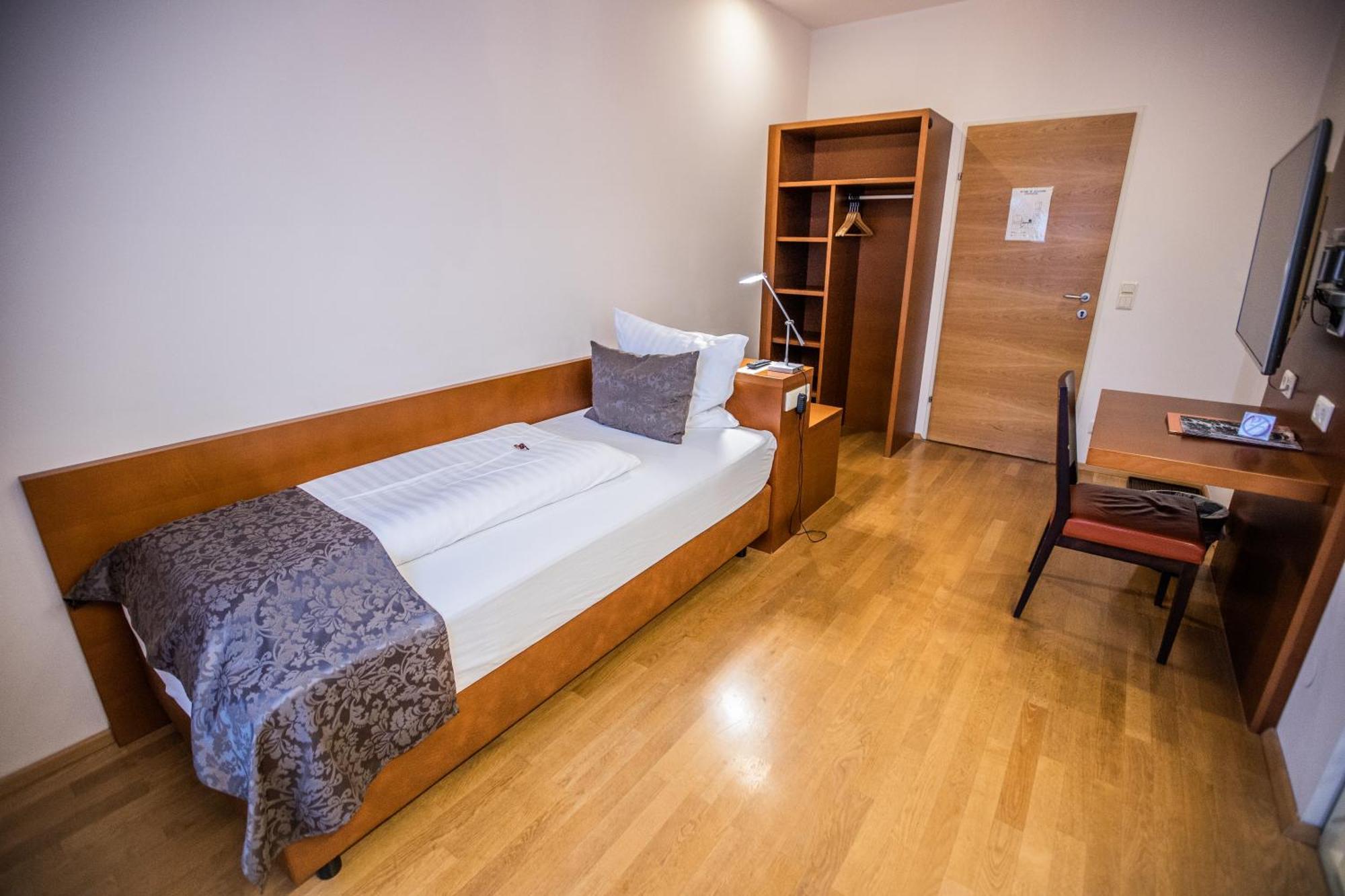 Hotel Stadt Wien Bad Schallerbach Bagian luar foto